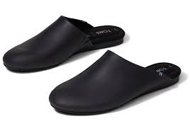 Verishop ariana bohling criss cross alpaca slipper white $208. 27 Best Slippers For Women In 2020 Fleece Faux Fur Shearling And More Glamour