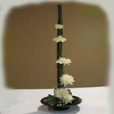 National Garden Clubs Ngc Recognizes Two Main Divisions Of Floral Design Traditional And Creative Can Yo Floral Design Flower Arrangements Palm Tree Crafts