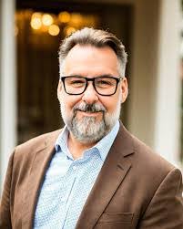 Tracie Connors's Instagram, Twitter & Facebook