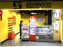 Aku ade pengalaman kerje kat kedai kunci. Sing Lock Dpulze Shopping Centre