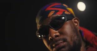 This bass is ridiculous in this song￼!