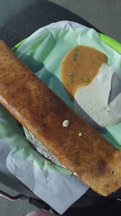 Fresh tiffins prepared at Mangalagiri morning stalls, AI generated