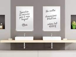 Solitamente troviamo la specchiera al centro della parete principale della stanza e molto spesso è proprio sullo specchio che cade il nostro occhio la prima volta che entriamo in un nuovo bagno, va da se che la. Come Acquistare Lo Specchio Su Misura Online Mit Blog