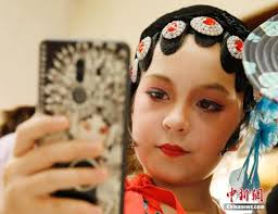 图片故事】爱唱京剧的美国“吉祥”姐妹花-中国侨网