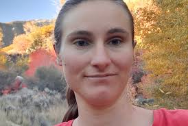 I'm looking to buy a desk, but it's located upstairs and I don't want to  cause damage to this persons railing