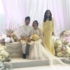Sari yanti yang merupakan isteri kepada pelawak terkenal. Wan Sharmila Perkahwinan Sari Yanti Jep Sepahtu Facebook
