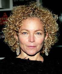19 Gorgeous Haircuts For Naturally Curly Hair Short Curly Hairstyles For Women Curly Hair Styles Naturally Curly Hair Styles