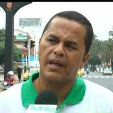 ABOGADO ARMANDO ESCOBAR TEMA UBER EN COLOMBIA Y TAXISTAS JUNIO 16 2016