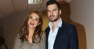 Βασω λασκαρακη λουκια γιαννης τσιμιτσελης τακης βασιλικη ανδριτσου ελενη παυλος χαικαλης θανασης μπαλαφουτης νικολετα βλαβιανου μαργαριτα γιωργος λιατης πετρος παυλος ορκοπουλος τζιοβανι νικολεττα καρρα. Epistrefei H Polykatoikia 8a Einai Oi Laskarakh Tsimitselhs People Amp Style Eidhseis
