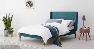 roscoe lit king size 160 x 200 avec sommier velours bleu acier made com lit king size lits doubles velours bleu