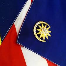 Bendera malaysia yang digunapakai sekarang ini mula diperkenalkan pada mei tahun 1950. Brooch Tanjak Bulan Bintang Aljoofre Shopee Malaysia