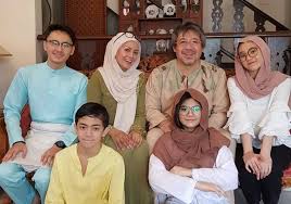 Sheira turut menyindir netizen yang mencemuh adiknya seolah diri mereka sempurna dan paling baik. Jefri Aduba De Janitor On Twitter 60 Ijoy Kak Engku Shiera Jatt Cerai Ijoy Sharifah Shahira Joyah 61 Farid Kamil Lisa Diana Danielle Syamsol Sol Sol Farid Kamil Diana Danielle