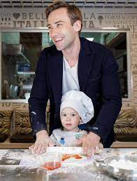 Сейчас ведущий в отношениях с дизайнером екатериной тулуповой — с. Gde Sejchas Zhivyot Syn Zhanny Friske Podborka Foto