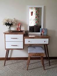 The compartment and drawers provide plenty of room for storing beauty supplies. Ikea Vanity Floating Novocom Top