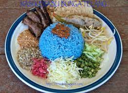 Sayang sekali nasi uduk kerabu saya tak masimal pada warna lantaran kekurangan kelopak bunga telang. 12 Asian Recipes To Cook Ideas Asian Recipes Recipes Nasi Kerabu