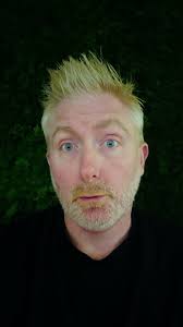 Har du altid drømt om at eje dit helt eget spillested? Det kan du nu, i  hvert fald for en enkelt aften. , Mit nye oneman show “Hjemme Bedst?” kan  nemlig også bookes hjem til dig selv. , Din stue, dine ...