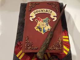 April habe ich nun diese happee birthdae harry. Harry Potter Buchtorte