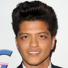 Black American Male Singers 2000s Oct 8 1985 Bruno Mars Born In Honolulu Hawaii By The Early 2000s He Had Begun To Find Success By Writing Songs For Popular A Bruno Mars Bruno Mar Cantantes