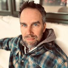 DARK WEB a gripping detective thriller full of twists eBook : BREARTON,  T.J.: Amazon.co.uk: Kindle Store