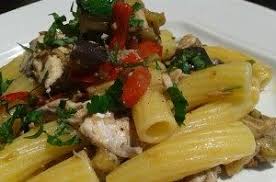 La pasta con melanzane e tonno fresco è in assoluto una delle mie preferite. Pasta Con Melanzane Peperoni E Tonno Fresco Il Crotonese