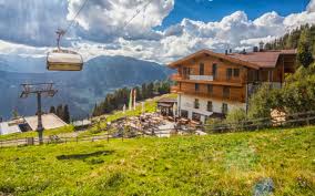 It is bounded by germany on the north, by bundesländer salzburg and kärnten (carinthia). Youth Hostels Tirol Osterreichischer Jugendherbergsverband