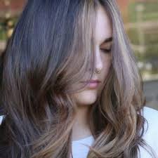 The golden blonde hair color with teal highlights and auburn streaks is going to make a bold statement. Chunky Highlights Hair Trend 90 S Comeback Mirella Manelli Hair Education