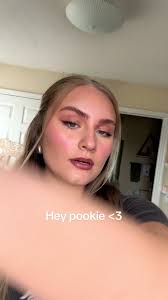 Textin’ my phone, hey pookie :) #naturallook