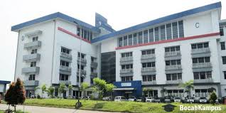 Kalau ada di antara kalian yang ingin melanjutkan studi di universitas swasta, beberapa kampus udah mulai membuka pendaftaran untuk penerimaan mahasiswa baru tahun ajaran 2019/2020, lho! 5 Universitas Terbaik Di Bandung 2021 Negeri Swasta