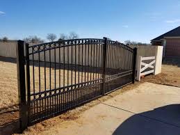It can be hard to decide which of the farm fencing options best fit your needs. 3 Ranch Entry Gate Ideas Diy Ranch Entrance Gate
