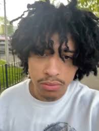 Hi!! My name is Everett Reid and I am from Madison, WI. I am fully  committed to HWS to play tennis and will major in business management with  a minor in entrepreneurship.