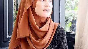Maybe you would like to learn more about one of these? 5 Model Kerudung Pashmina Instan Cantik Untuk Kamu Yang Gak Mau Ribet