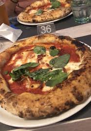 Diavola At Pizzeria Vincenzo Capuano In Napoli Great Pizza Recipes Vegetable Pizza