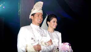 Lagu nasyid sesuai untuk majlis perkahwinan. Senarai Lagu Lagu Romantis Sesuai Dipasang Di Majlis Kahwin