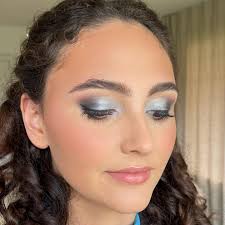 Had the pleasure of doing makeup for @aroa_al_masri for the KC school ball.  She wanted a silver blue eye to match her pale blue dress. Ages since I  have done these colours!! #