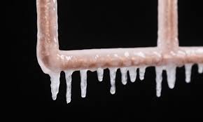L'eau gèle ordinairement à zéro degré celsius, pour autant que l'eau est pure et que les conditions standard sont réunies. 5 Etapes Pour Degeler Vos Tuyaux En Toute Securite Trucs Pratiques