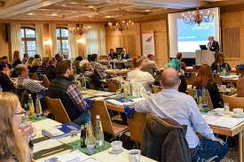 Beispiel für eine geschäftliche anfrage für eine hotelzimmer reservierung per mail sehr geehrte damen und herren, ich möchte sie bitten, für max mustermann von firma xyz vom 3. Jahrestagung Zoll Export 2021 Akademie Herkert