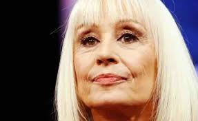 Raffaella carrà dies at 78 years of age due to an illness, raffaella carrà muore a 78 anni a causa di una malattia, raffaella carra dies. Aoasvfxju0ycum