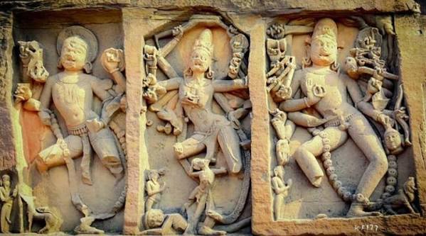 Ajaygarh Fort – Where History Meets the Sky Perched 688 meters above the Vindhya hills, Ajaygarh Fort stands as a silent guardian of time, just 65 km from Khajuraho. Once the later