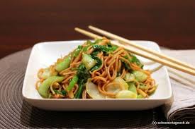 Bratnudeln Mit Pak Choi Bambussprossen Und Lauch Schoner Tag Noch Bratnudeln Vegetarische Nudelgerichte Ayurvedische Rezepte