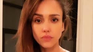 Febbre, stress e altri fattori legati al covid indeboliscono anche le. Caduta Capelli Per Stress Da Coronavirus E Non Solo Vanity Fair Italia