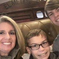 Kelly Hoyle's Instagram, Twitter & Facebook