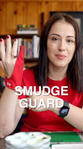 This is my secret weapon 🎨🧤 For everyone who’s been asking about my  painting gloves 😊 Full list of my favourite watercolors accessories is now 