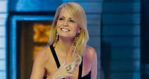 La ex modelo chilena y conductora de tv cecilia bolocco sufrió un violento intento de asalto la noche del domingo junto a su hijo máximo, cuando una banda criminal intentó. Cecilia Bolocco Se Casa Por Tercera Vez Pepo Es Un Hombre Muy Romantico