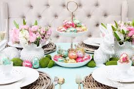 Bright florals and colorful table settings brought vintage charm while pops of gold lend elegance. Bright Colorful Easter Table Decor Ideas With Pops Of Gold