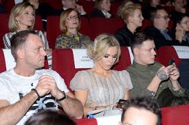 Słownik artystów polskich o nim nie wspomina. Emil Stepien Juz Tak Nie Wyglada Metamorfoza Meza Dody Galeria Plejada Pl