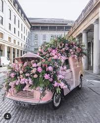 Covent Garden London Pretty Flowers Beautiful Flowers Flower Installation