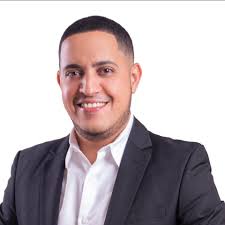 Ministro de Industria y Comercio juramenta nuevo Director de FODEARTE. En  la tarde de este viernes 21 de agosto, el Ministro de Industria, Comercio y  Mipymes (MICM), Licdo. Víctor -Ito- Bisonó, juramentó