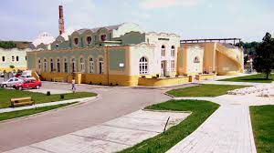 Complex turistic ocna sibiului is set in the vicinity of the salt lakes in ocna sibiului resort, and offers accommodations with free wifi, as well as an outdoor terrace and a gazebo. Conlan Grup Complex Balnear Ocna Sibiului
