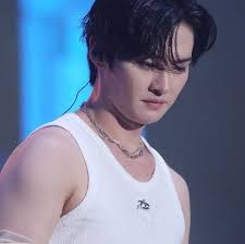 Top tier Lee Knowisms... Distracting me while I'm creating a post...about  HIM.