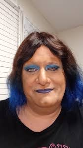 I told SD how pinhead is looking and it gave me an old drag queen🤣 it´s  ok, but not what i wanted 😆